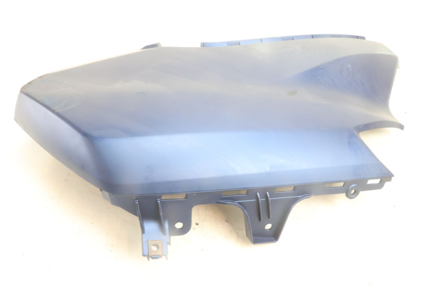 photo de FLANC LATERAL AVANT GAUCHE YAMAHA N-MAX NMAX 125 (2021 - 2024) - Gros plan technique