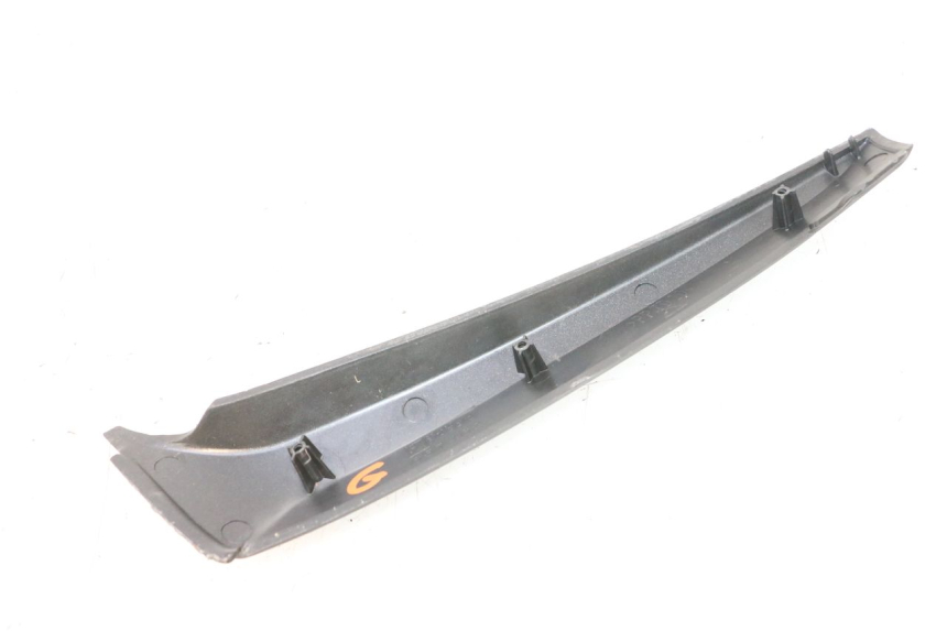 photo de FLANC LATERAL AVANT GAUCHE APRILIA SR MOTARD 50 (2012 - 2018) - Autre angle de vue