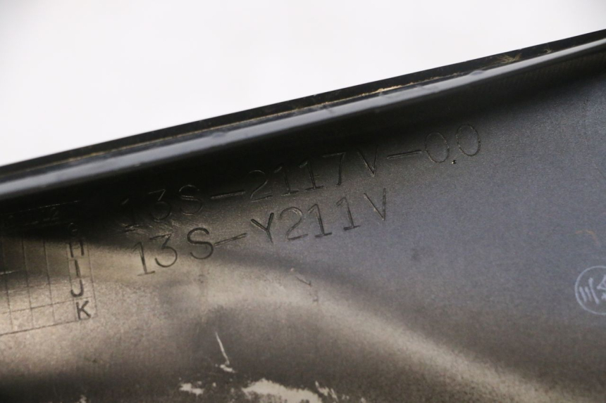 photo de FLANC LATERAL AVANT GAUCHE SUPERIEUR YAMAHA YZF R6 600 (2008 - 2009) - Vue rapprochée