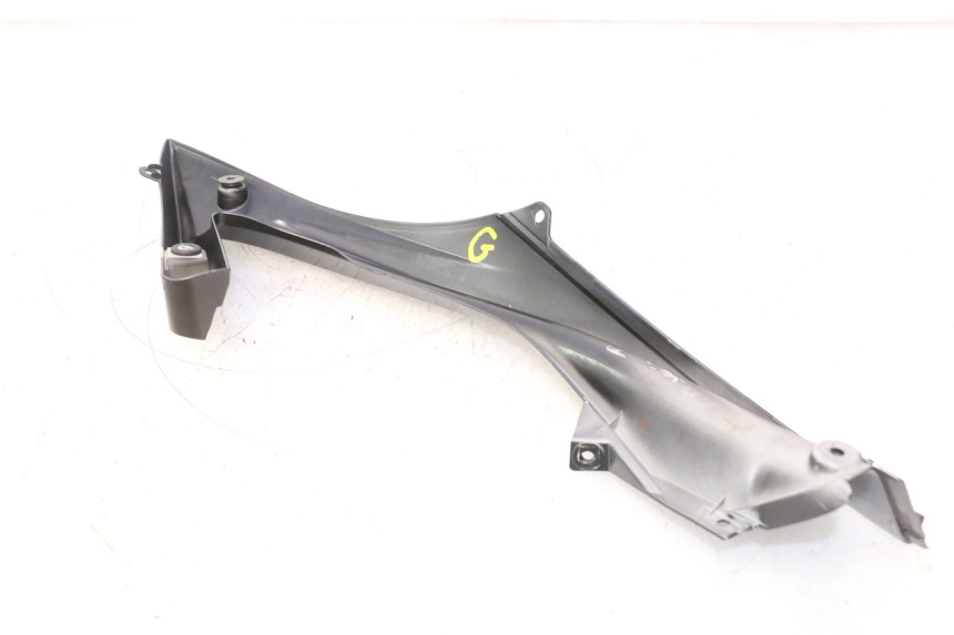 photo de FLANC LATERAL AVANT GAUCHE SUPERIEUR YAMAHA YZF R6 600 (2008 - 2009) - Marquages et références