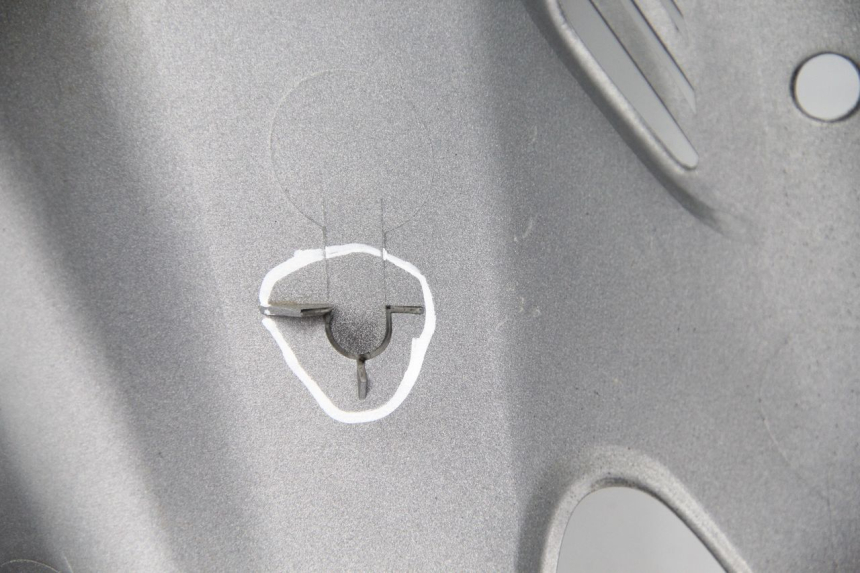 photo de FLANC LATERAL AVANT GAUCHE SUZUKI UC EPICURO 125 (1999 - 2003)