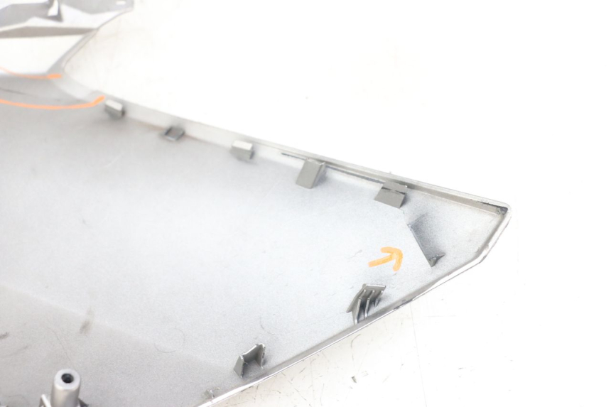 photo de FLANC LATERAL AVANT GAUCHE YAMAHA XMAX X-MAX ABS 125 (2017 - 2020)