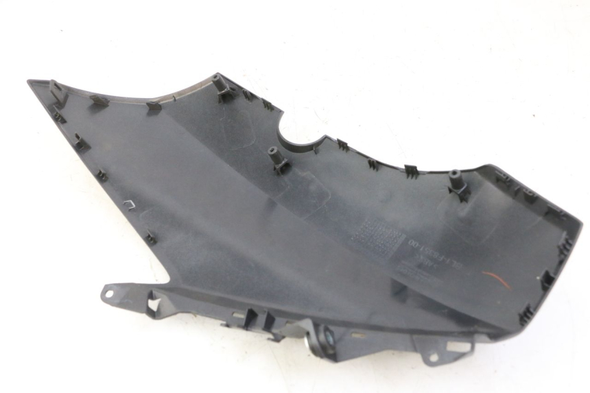 photo de FLANC LATERAL AVANT GAUCHE YAMAHA XMAX X-MAX 125 (2021 - 2025) - Autre angle de vue