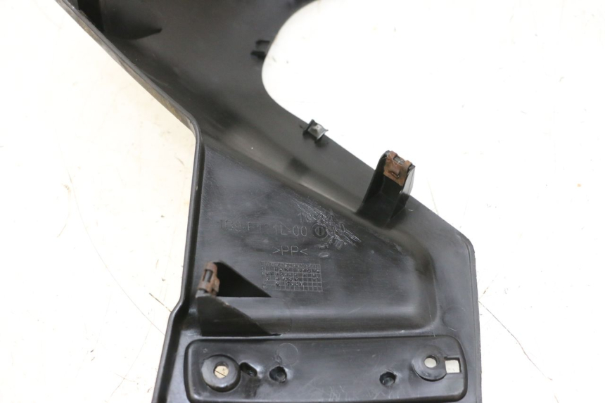 photo de FLANC LATERAL AVANT GAUCHE YAMAHA XMAX X-MAX 125 (2006 - 2009) - Détail de la pièce