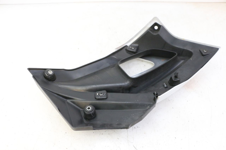 photo de FLANC LATERAL AVANT GAUCHE YAMAHA XJ6 ABS 600 (2008 - 2016)