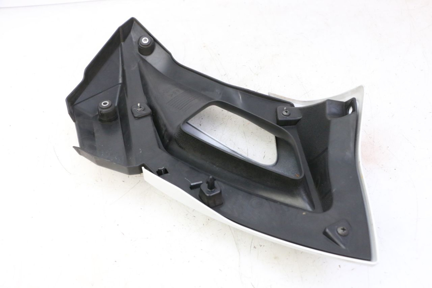 photo de FLANC LATERAL AVANT GAUCHE YAMAHA XJ6 ABS 600 (2008 - 2016)