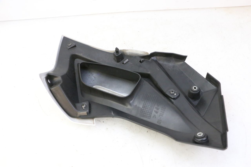 photo de FLANC LATERAL AVANT GAUCHE YAMAHA XJ6 ABS 600 (2008 - 2016)