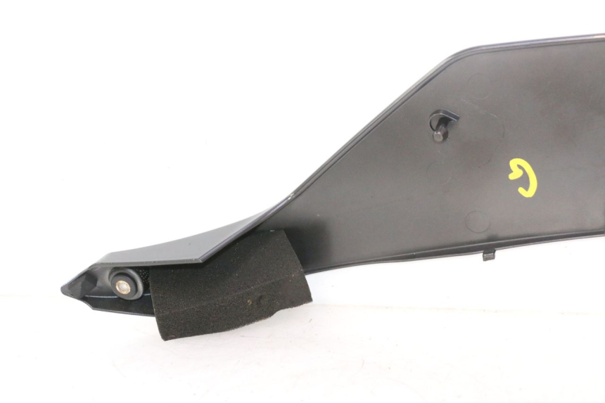 photo de FLANC LATERAL AVANT GAUCHE YAMAHA YZF R6 600 (2008 - 2009) - Inspection visuelle