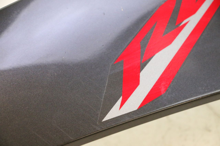 photo de FLANC LATERAL AVANT GAUCHE YAMAHA YZF R6 600 (2008 - 2009) - Aperçu profil