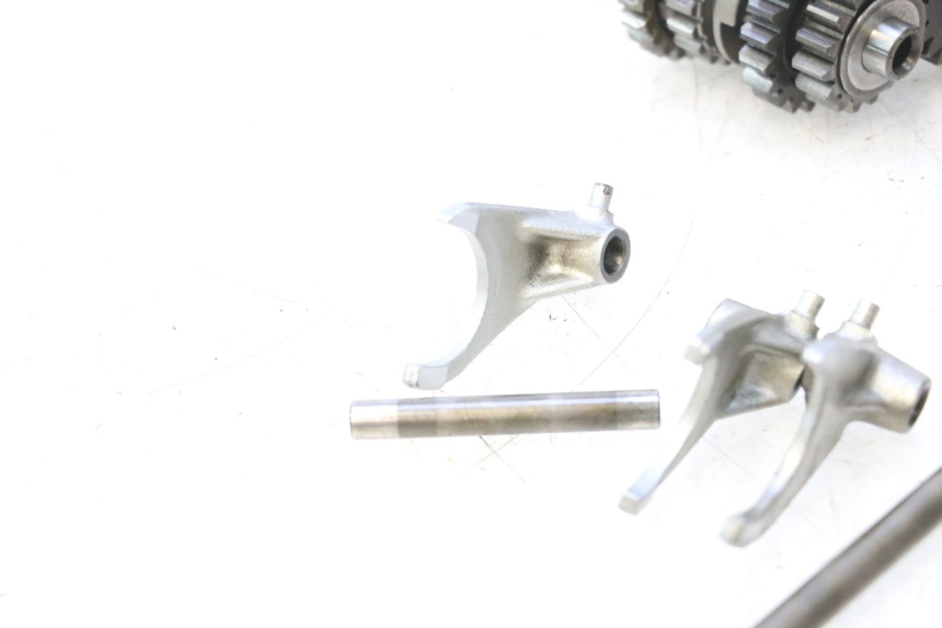 photo de FOURCHETTE BOITE SUZUKI DR S 600 (1985 - 1989) - Autre angle de vue
