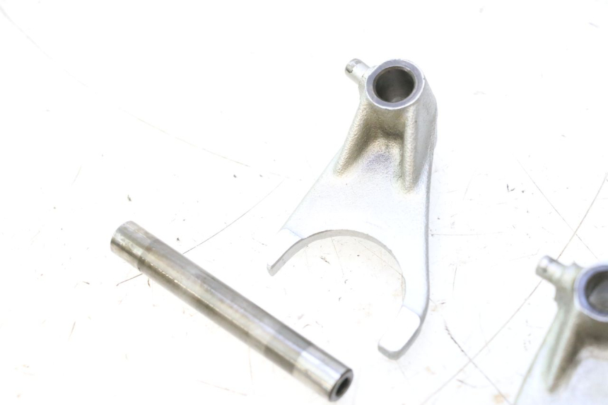 photo de FOURCHETTE BOITE SUZUKI DR S 600 (1985 - 1989) - Points de fixation