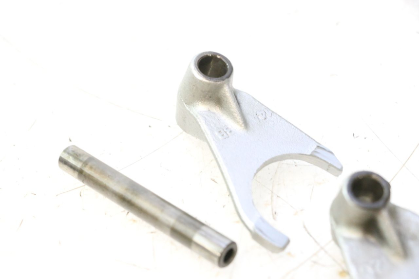 photo de FOURCHETTE BOITE SUZUKI DR S 600 (1985 - 1989) - Marquages et références
