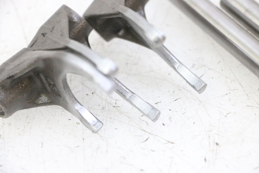 photo de FOURCHETTE BOITE KAWASAKI KX F KXF 450 (2009 - 2011)