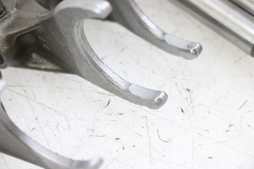 photo de FOURCHETTE BOITE KAWASAKI KX F KXF 450 (2009 - 2011)