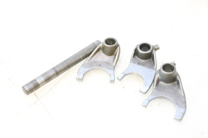 photo de FOURCHETTE BOITE SMC XROAD 150 - Détail de la pièce