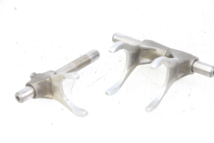 photo de FOURCHETTE BOITE YAMAHA FZS FAZER 600 (2001 - 2003)