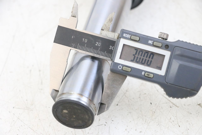 photo de FOURREAU FOURCHE YAMAHA AEROX 2T 50 (2013 - 2017) - Autre angle de vue