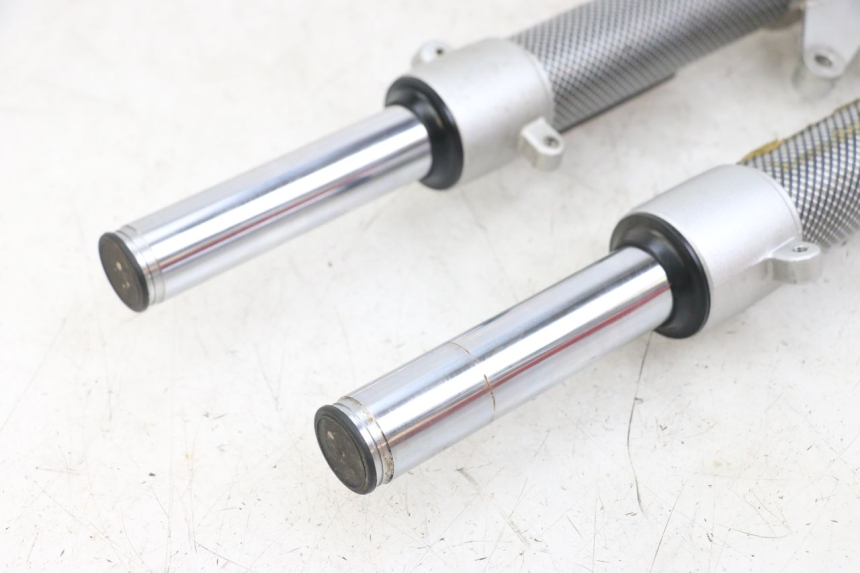 photo de FOURREAU FOURCHE YAMAHA AEROX 2T 50 (2013 - 2017) - Points de fixation