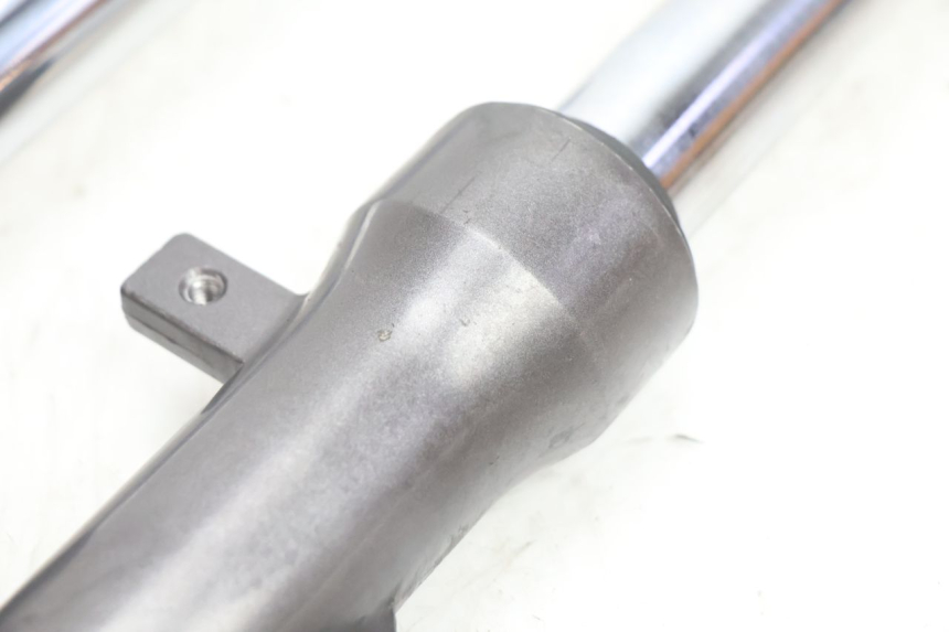 photo de FOURREAU FOURCHE KYMCO AGILITY FR 2T 50 (2012 - 2017) - Points de fixation