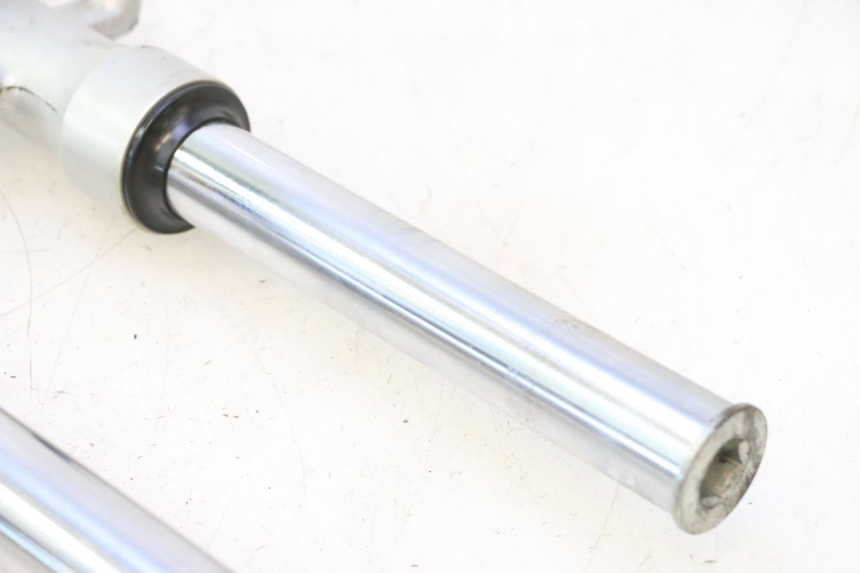 photo de FOURREAU FOURCHE SUZUKI BURGMAN 125 (2007 - 2014) - Inspection visuelle