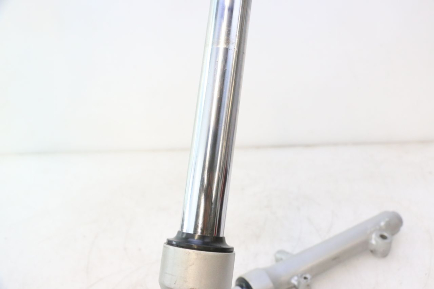 photo de FOURREAU FOURCHE SUZUKI BURGMAN 125 (2007 - 2014) - Autre angle de vue