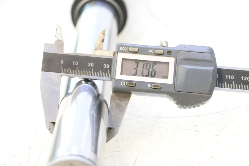 photo de FOURREAU FOURCHE BMW C1 125 (2000 - 2003) - Détail de la pièce