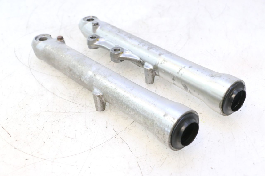 photo de FOURREAU FOURCHE HONDA CB TWO FIFTY 250 (1991 - 2002) - Gros plan technique