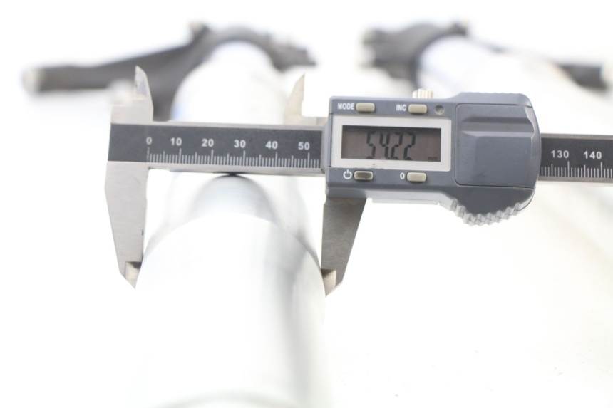 photo de FOURREAU FOURCHE HONDA CBR RR FIREBLADE 1000 (2006 - 2007) - Zoom état d’usage