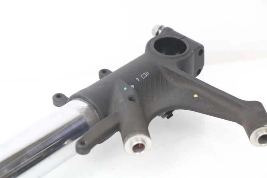 photo de FOURREAU FOURCHE HONDA CBR RR FIREBLADE 1000 (2006 - 2007) - État de surface