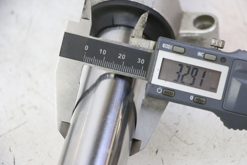 photo de FOURREAU FOURCHE HONDA FES S-WING SWING ABS 125 (2007 - 2015)