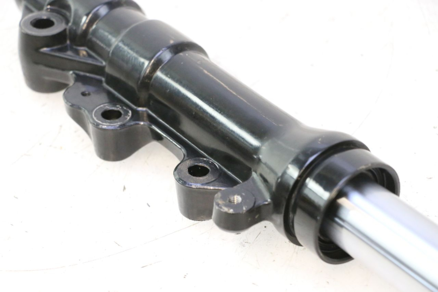 photo de FOURREAU FOURCHE GAUCHE YAMAHA BW'S BWS 125 (2010 - 2013) - Détails caractéristiques