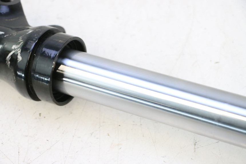photo de FOURREAU FOURCHE GAUCHE YAMAHA BW'S BWS 125 (2010 - 2013) - Zoom état d’usage