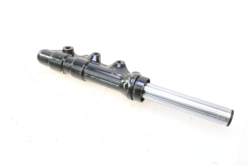 photo de FOURREAU FOURCHE GAUCHE YAMAHA BW'S BWS 125 (2010 - 2013) - Gros plan technique