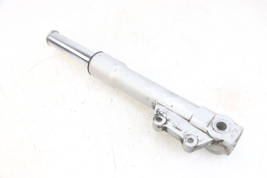 photo de FOURREAU FOURCHE GAUCHE PIAGGIO FLY 4T 50 (2013 - 2017) - Autre angle de vue