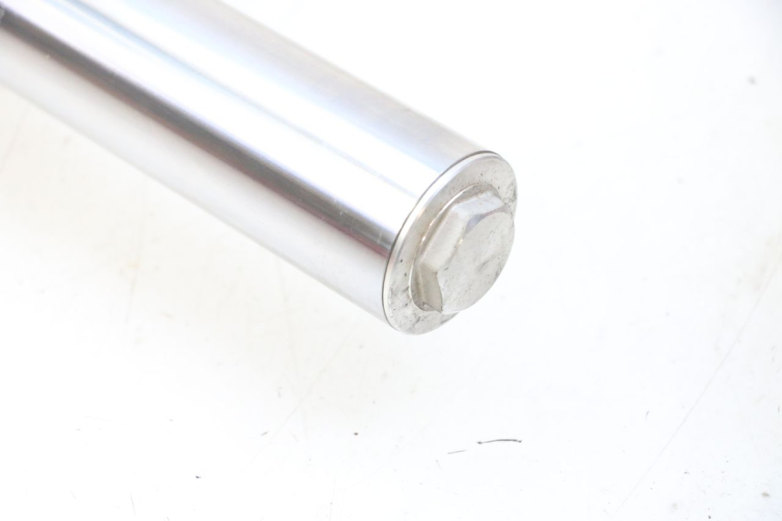 photo de FOURREAU FOURCHE GAUCHE YAMAHA FZ6 N FAZER 600 (2004 - 2006) - Gros plan technique