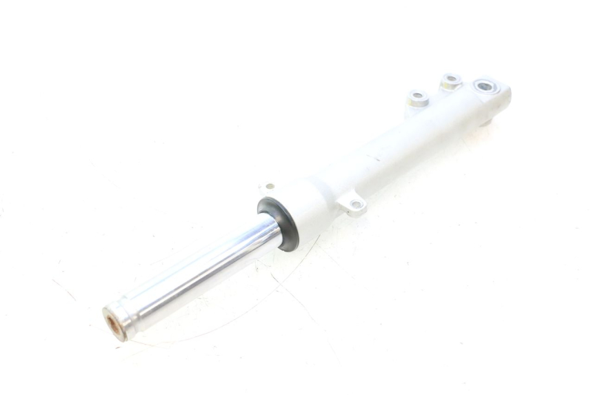 photo de FOURREAU FOURCHE GAUCHE PEUGEOT KISBEE 4T 50 (2010 - 2017) - Gros plan technique