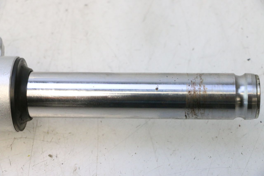 photo de FOURREAU FOURCHE GAUCHE PEUGEOT KISBEE 4T 50 (2018 - 2022) - Détail de la pièce
