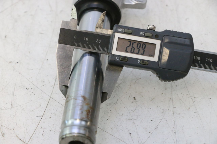 photo de FOURREAU FOURCHE GAUCHE PEUGEOT KISBEE 4T 50 (2018 - 2022) - Autre angle de vue