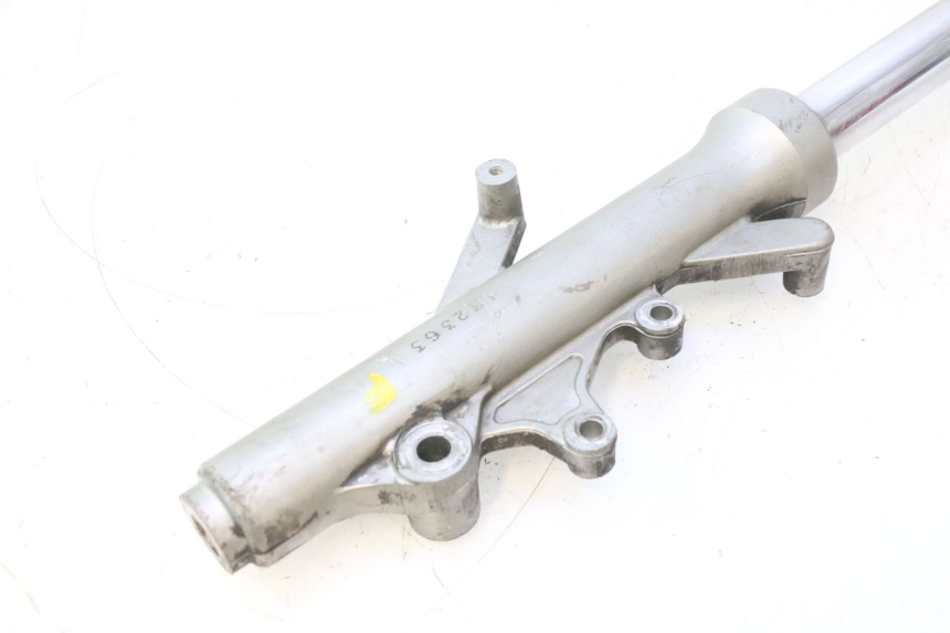 photo de FOURREAU FOURCHE GAUCHE YAMAHA YP MAJESTY 125 (1998 - 2001) - Marquages et références