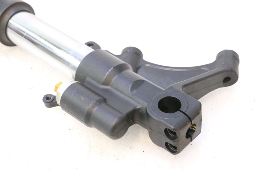 photo de FOURREAU FOURCHE GAUCHE YAMAHA YZF R6 600 (2008 - 2009) - Gros plan technique