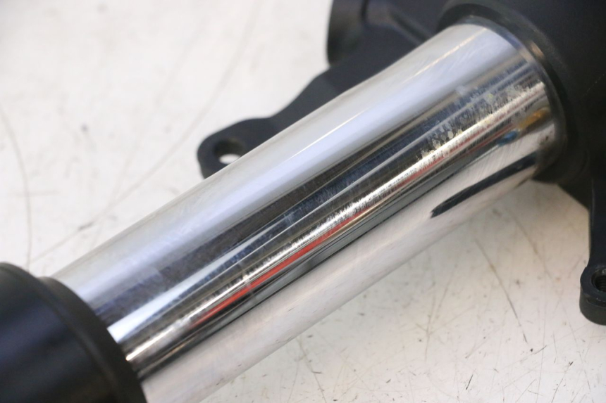 photo de FOURREAU FOURCHE GAUCHE YAMAHA YZF R6 600 (2008 - 2009) - Marquages et références