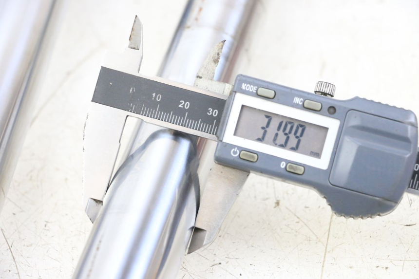 photo de FOURREAU FOURCHE HYOSUNG GF 125 (2001 - 2005)