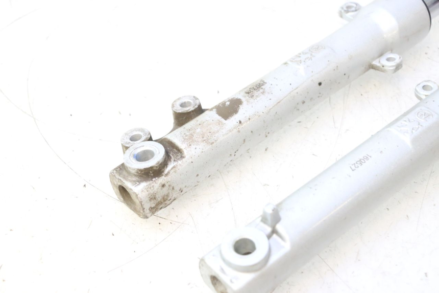 photo de FOURREAU FOURCHE PEUGEOT KISBEE 2T 50 (2010 - 2017) - Points de fixation