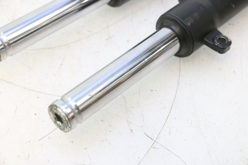 photo de FOURREAU FOURCHE PEUGEOT KISBEE 4T 50 (2023 - 2026) - Gros plan technique