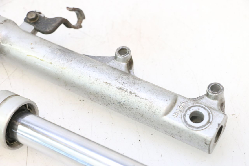 photo de FOURREAU FOURCHE SYM MIO 50 (2005 - 2010) - Autre angle de vue