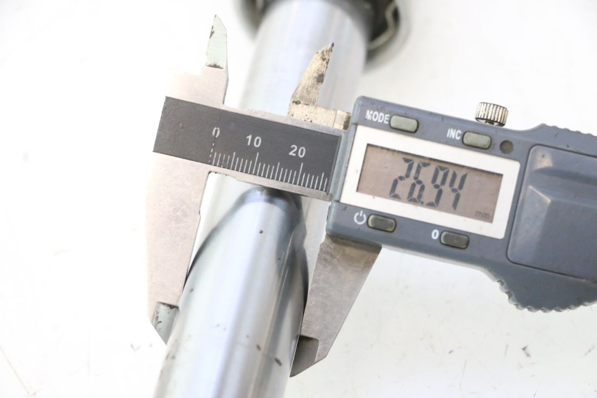 photo de FOURREAU FOURCHE SYM MIO 50 (2005 - 2010) - Gros plan technique