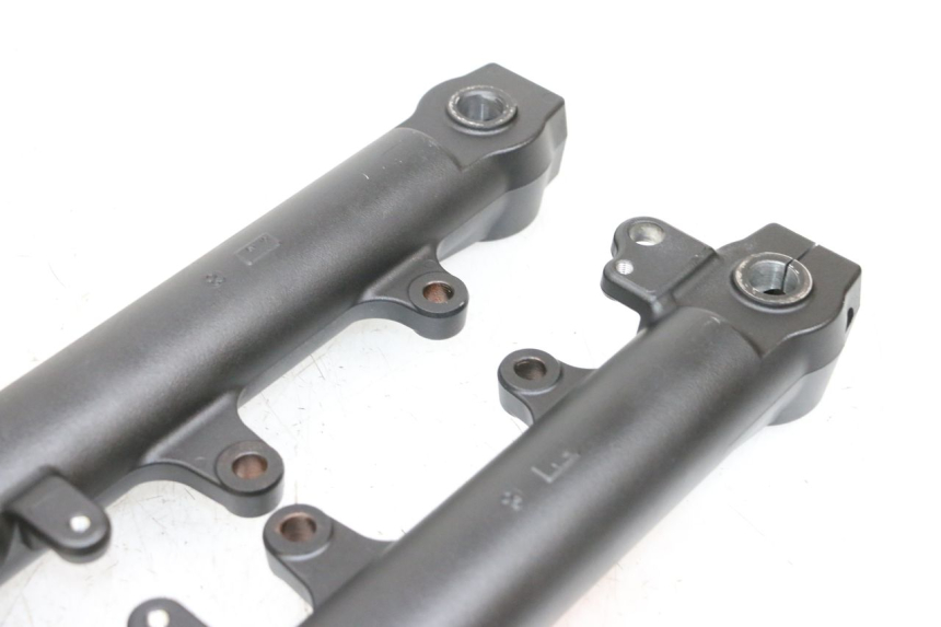 photo de FOURREAU FOURCHE YAMAHA MT-07 MT07 ABS 700 (2018 - 2020) - Gros plan technique