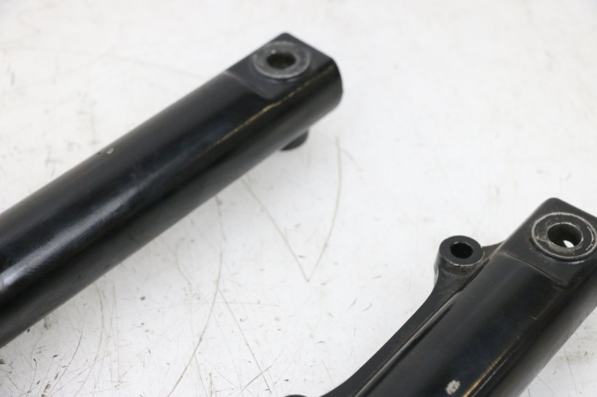 photo de FOURREAU FOURCHE SYM ORBIT 2 4T 50 (2008 - 2017) - Gros plan technique