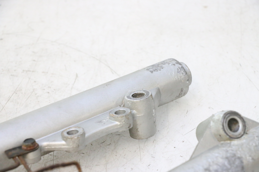 photo de FOURREAU FOURCHE YIYING RETRO 125 (2008 - 2018) - Gros plan technique