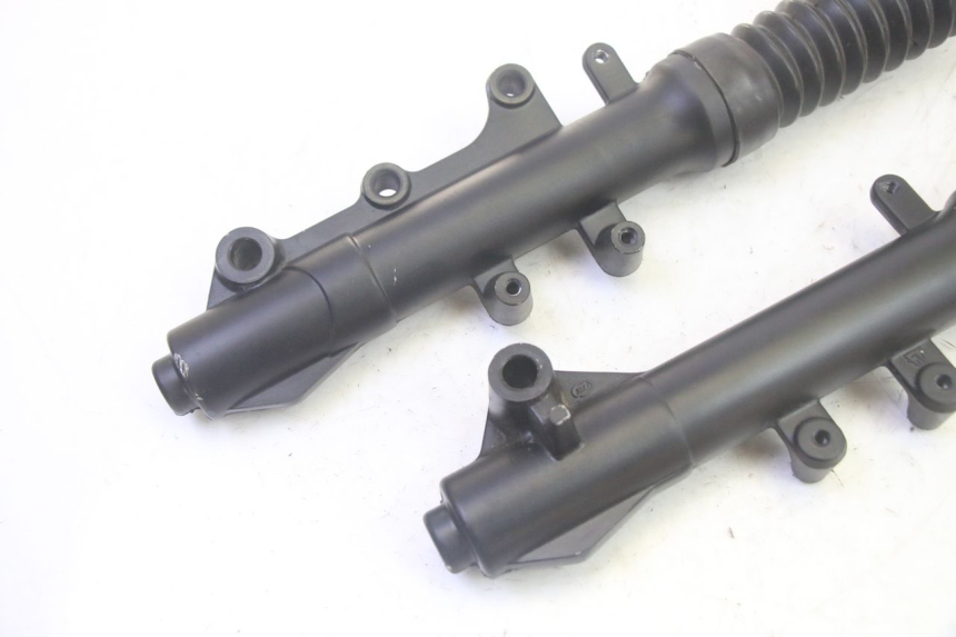 photo de FOURREAU FOURCHE JM MOTORS SANTANA EVO 50 (2024 - 2026) - Détail de la pièce